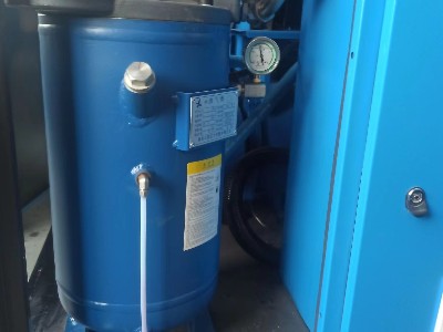 空壓機(jī)保養(yǎng)500小時(shí)首保完成！睿寂行