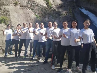 睿寂行空壓機(jī)人，嶗山一日游！