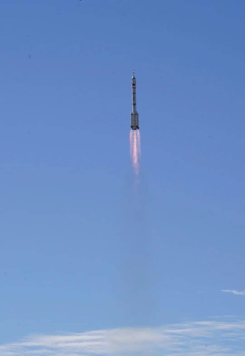 青島空壓機(jī)賀神州十二發(fā)射成功